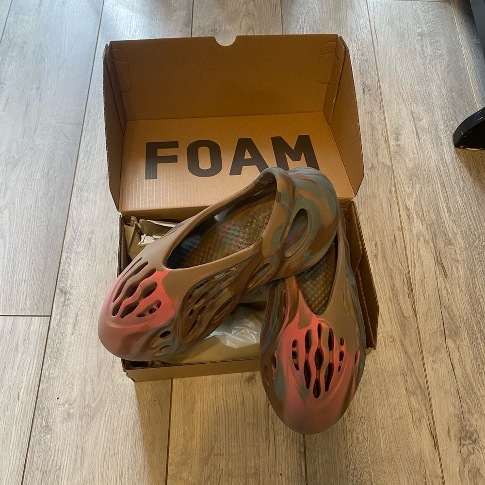 Authentic Adidas Yeezy Foam RNNR
